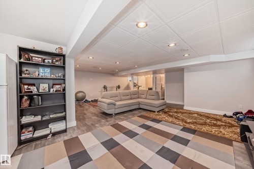 3503 Goodridge Bay Nw, Edmonton, AB - Indoor Photo Showing Other Room