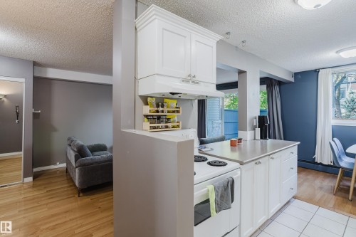 106 11217 103 Avenue, Edmonton, AB - Indoor Photo Showing Kitchen