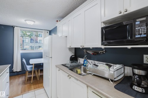 106 11217 103 Avenue, Edmonton, AB - Indoor Photo Showing Kitchen