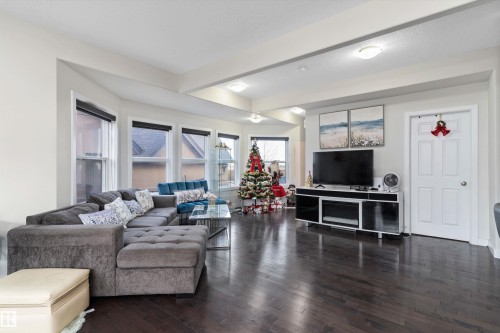 36 1720 Garnett Point(E), Edmonton, AB - Indoor Photo Showing Living Room