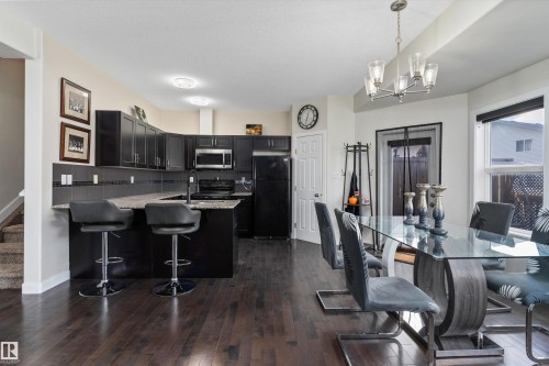 36 1720 Garnett Point(E), Edmonton, AB - Indoor Photo Showing Dining Room