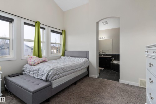 36 1720 Garnett Point(E), Edmonton, AB - Indoor Photo Showing Bedroom