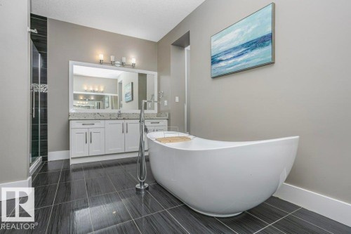 2453 Ashcraft Crescent, Edmonton, AB - Indoor Photo Showing Bathroom
