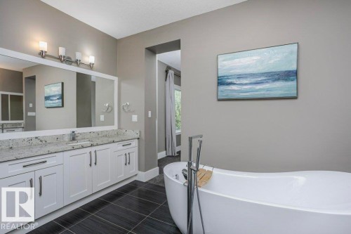 2453 Ashcraft Crescent, Edmonton, AB - Indoor Photo Showing Bathroom
