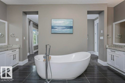 2453 Ashcraft Crescent, Edmonton, AB - Indoor Photo Showing Bathroom