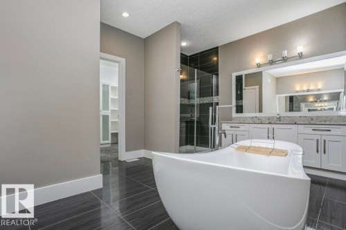 2453 Ashcraft Crescent, Edmonton, AB - Indoor Photo Showing Bathroom