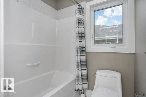 2453 Ashcraft Crescent, Edmonton, AB - Indoor Photo Showing Bathroom