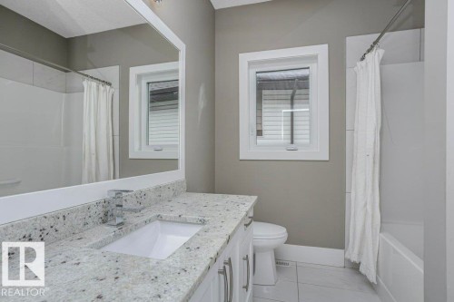 2453 Ashcraft Crescent, Edmonton, AB - Indoor Photo Showing Bathroom
