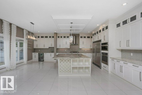 2453 Ashcraft Crescent, Edmonton, AB - Indoor Photo Showing Kitchen