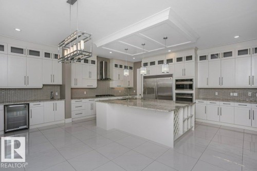 2453 Ashcraft Crescent, Edmonton, AB - Indoor Photo Showing Kitchen With Upgraded Kitchen