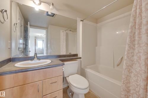1807 10303 105 Street, Edmonton, AB - Indoor Photo Showing Bathroom