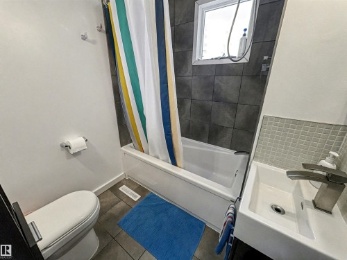 5510 Railway Avenue, Glendon, AB - Indoor Photo Showing Bathroom