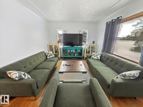 5510 Railway Avenue, Glendon, AB - Indoor Photo Showing Living Room