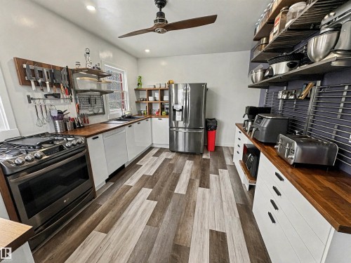 5510 Railway Avenue, Glendon, AB - Indoor Photo Showing Kitchen
