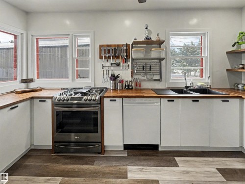 5510 Railway Avenue, Glendon, AB - Indoor Photo Showing Kitchen With Double Sink