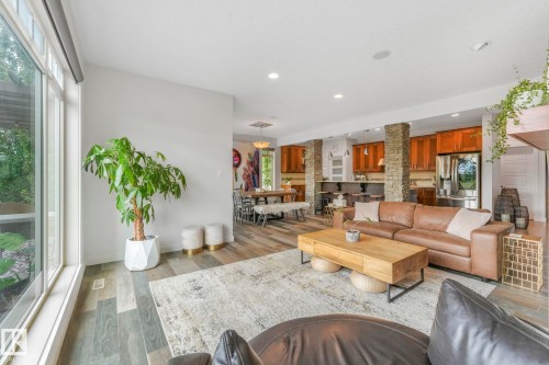 2441 Bowen Wynd, Edmonton, AB - Indoor Photo Showing Living Room