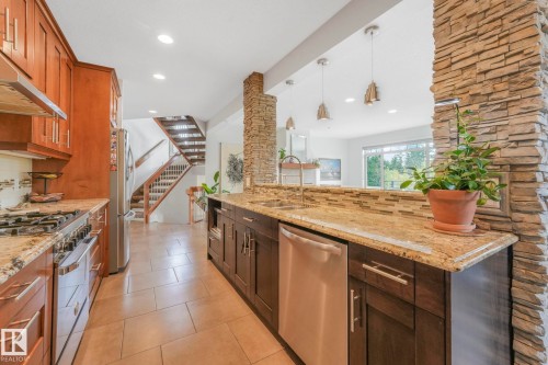 2441 Bowen Wynd, Edmonton, AB - Indoor Photo Showing Kitchen With Upgraded Kitchen