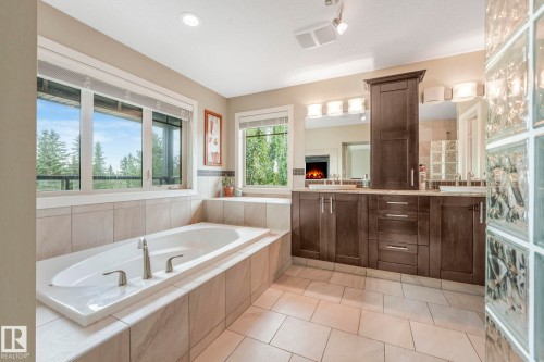 2441 Bowen Wynd, Edmonton, AB - Indoor Photo Showing Bathroom