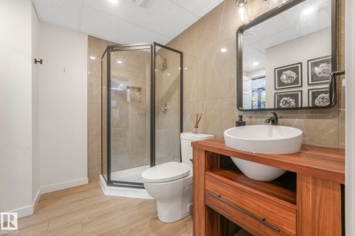 2441 Bowen Wynd, Edmonton, AB - Indoor Photo Showing Bathroom