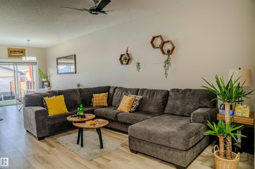 7627 Creighton, Edmonton, AB - Indoor Photo Showing Living Room