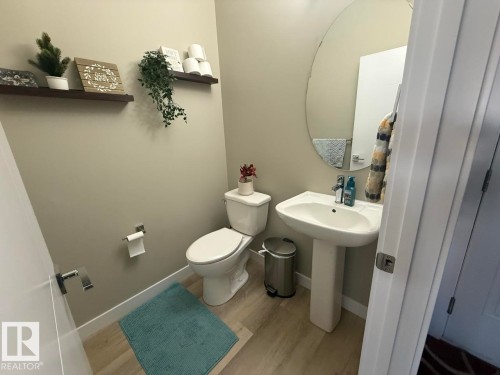 7627 Creighton, Edmonton, AB - Indoor Photo Showing Bathroom