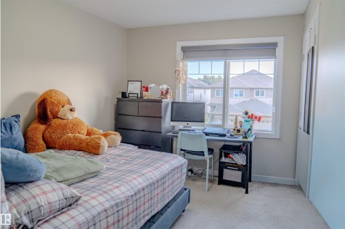 7627 Creighton, Edmonton, AB - Indoor Photo Showing Bedroom