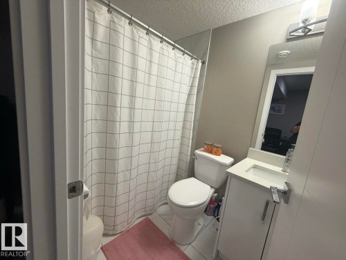 7627 Creighton, Edmonton, AB - Indoor Photo Showing Bathroom