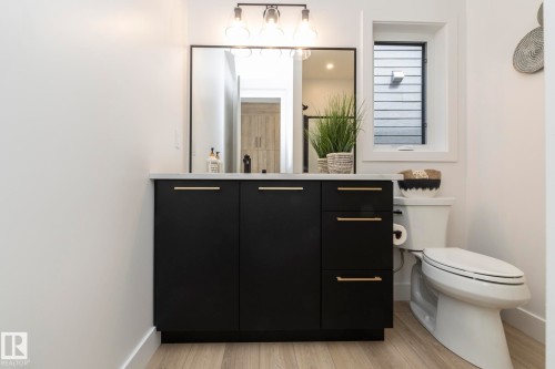 4541 Knight Wynd, Edmonton, AB - Indoor Photo Showing Bathroom