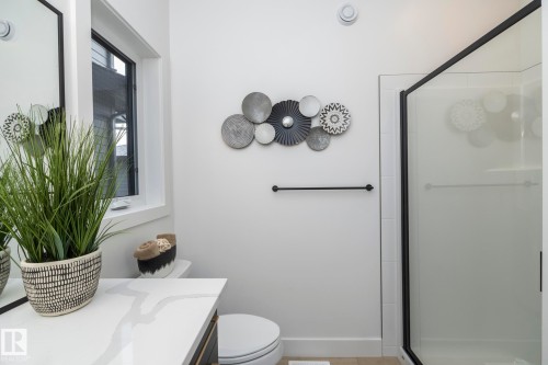 4541 Knight Wynd, Edmonton, AB - Indoor Photo Showing Bathroom