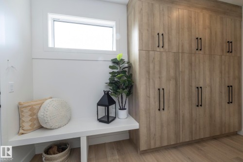 4541 Knight Wynd, Edmonton, AB - Indoor Photo Showing Other Room