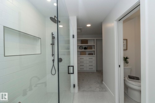 4541 Knight Wynd, Edmonton, AB - Indoor Photo Showing Bathroom
