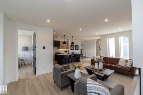 4541 Knight Wynd, Edmonton, AB - Indoor Photo Showing Living Room