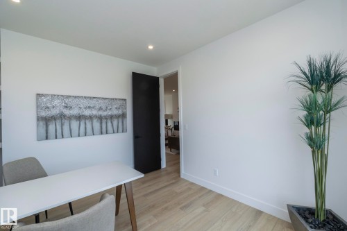 4541 Knight Wynd, Edmonton, AB - Indoor Photo Showing Other Room