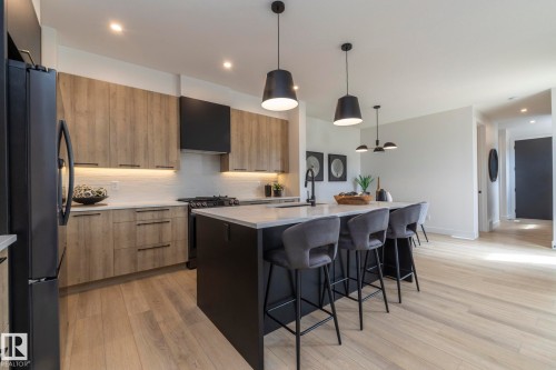 4541 Knight Wynd, Edmonton, AB - Indoor Photo Showing Kitchen With Upgraded Kitchen