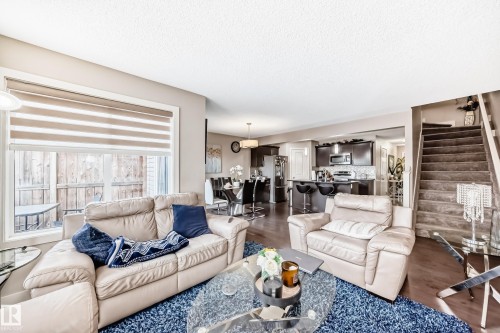 1717 Hammond Crescent Nw, Edmonton, AB - Indoor Photo Showing Living Room