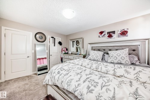 1717 Hammond Crescent Nw, Edmonton, AB - Indoor Photo Showing Bedroom