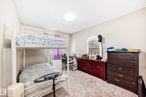 1717 Hammond Crescent Nw, Edmonton, AB - Indoor Photo Showing Bedroom