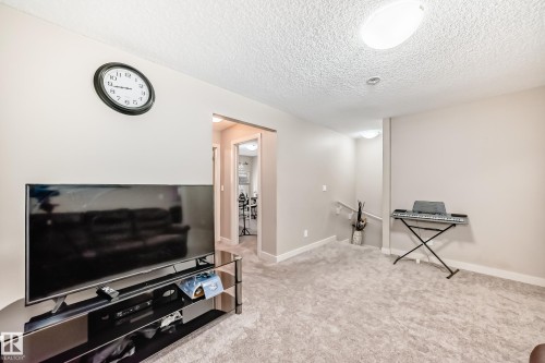 1717 Hammond Crescent Nw, Edmonton, AB - Indoor