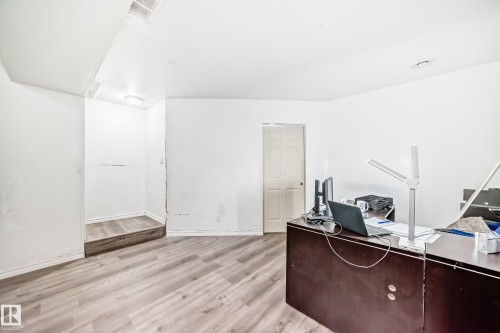 1717 Hammond Crescent Nw, Edmonton, AB - Indoor Photo Showing Office