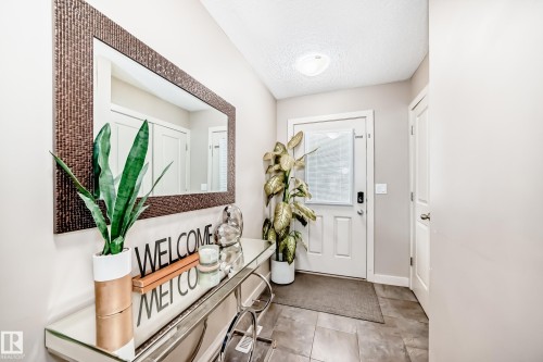 1717 Hammond Crescent Nw, Edmonton, AB - Indoor Photo Showing Other Room