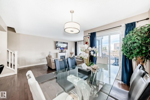 1717 Hammond Crescent Nw, Edmonton, AB - Indoor Photo Showing Dining Room
