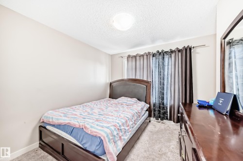 1717 Hammond Crescent Nw, Edmonton, AB - Indoor Photo Showing Bedroom