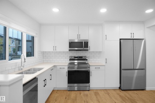 2031 210 Street, Edmonton, AB - Indoor Photo Showing Kitchen With Double Sink With Upgraded Kitchen