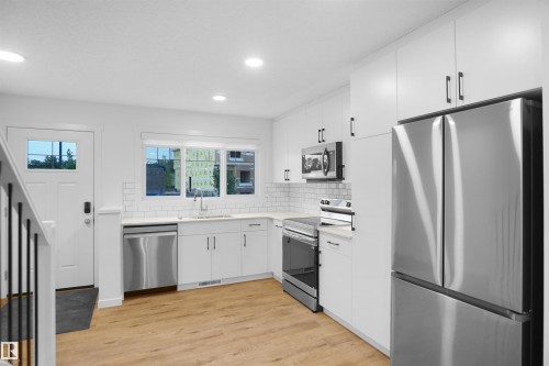 2031 210 Street, Edmonton, AB - Indoor Photo Showing Kitchen With Upgraded Kitchen