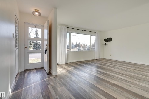 9648 74 Street Nw, Edmonton, AB - Indoor Photo Showing Other Room