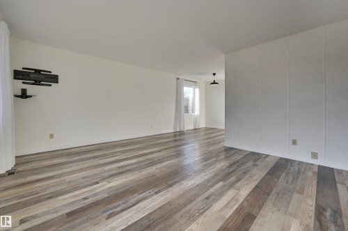 9648 74 Street Nw, Edmonton, AB - Indoor Photo Showing Other Room