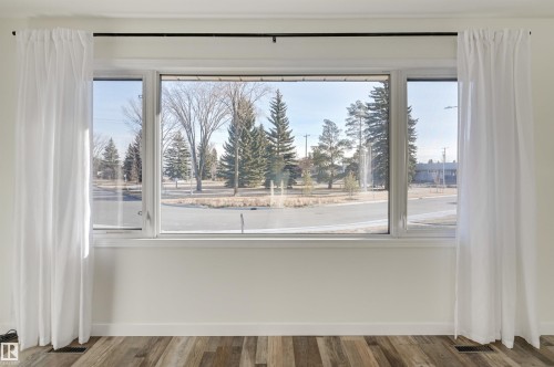 9648 74 Street Nw, Edmonton, AB - Indoor Photo Showing Other Room