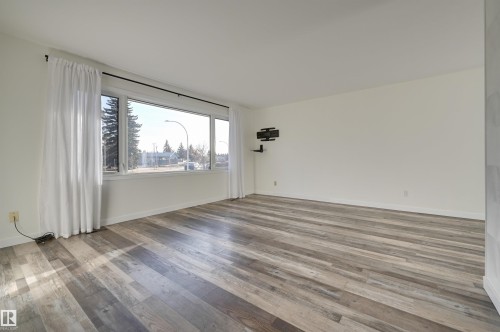 9648 74 Street Nw, Edmonton, AB - Indoor