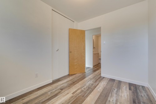 9648 74 Street Nw, Edmonton, AB - Indoor Photo Showing Other Room