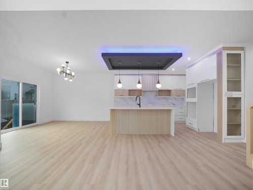 6811 171 Avenue, Edmonton, AB - Indoor Photo Showing Kitchen